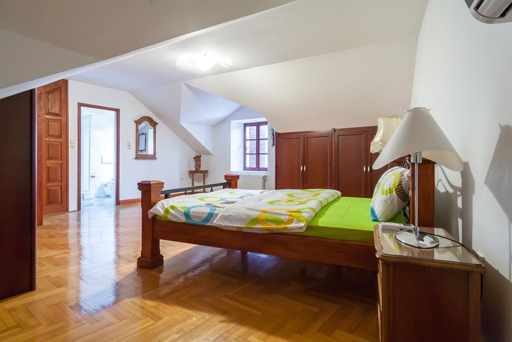 Villa & Apartments Perasto Luaran gambar