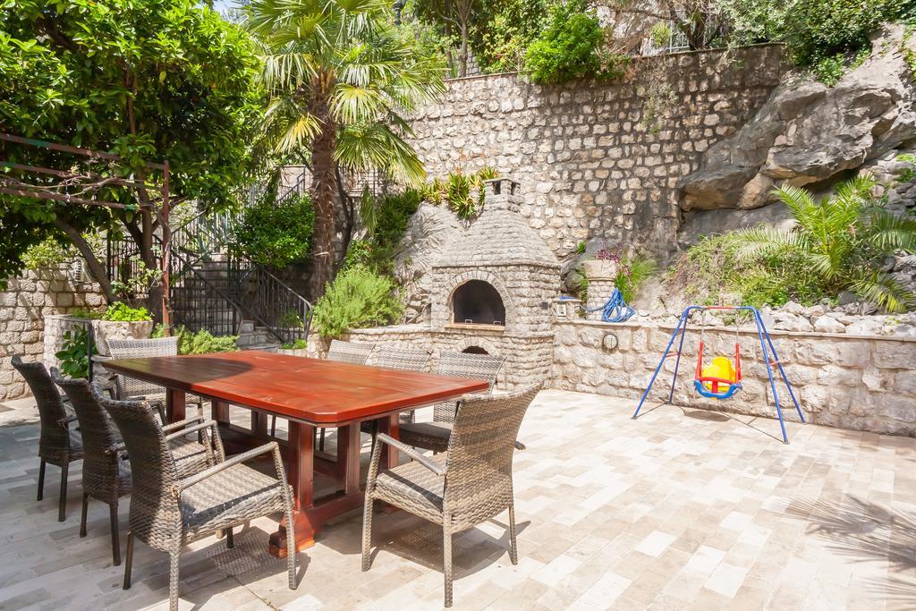 Villa & Apartments Perasto Luaran gambar