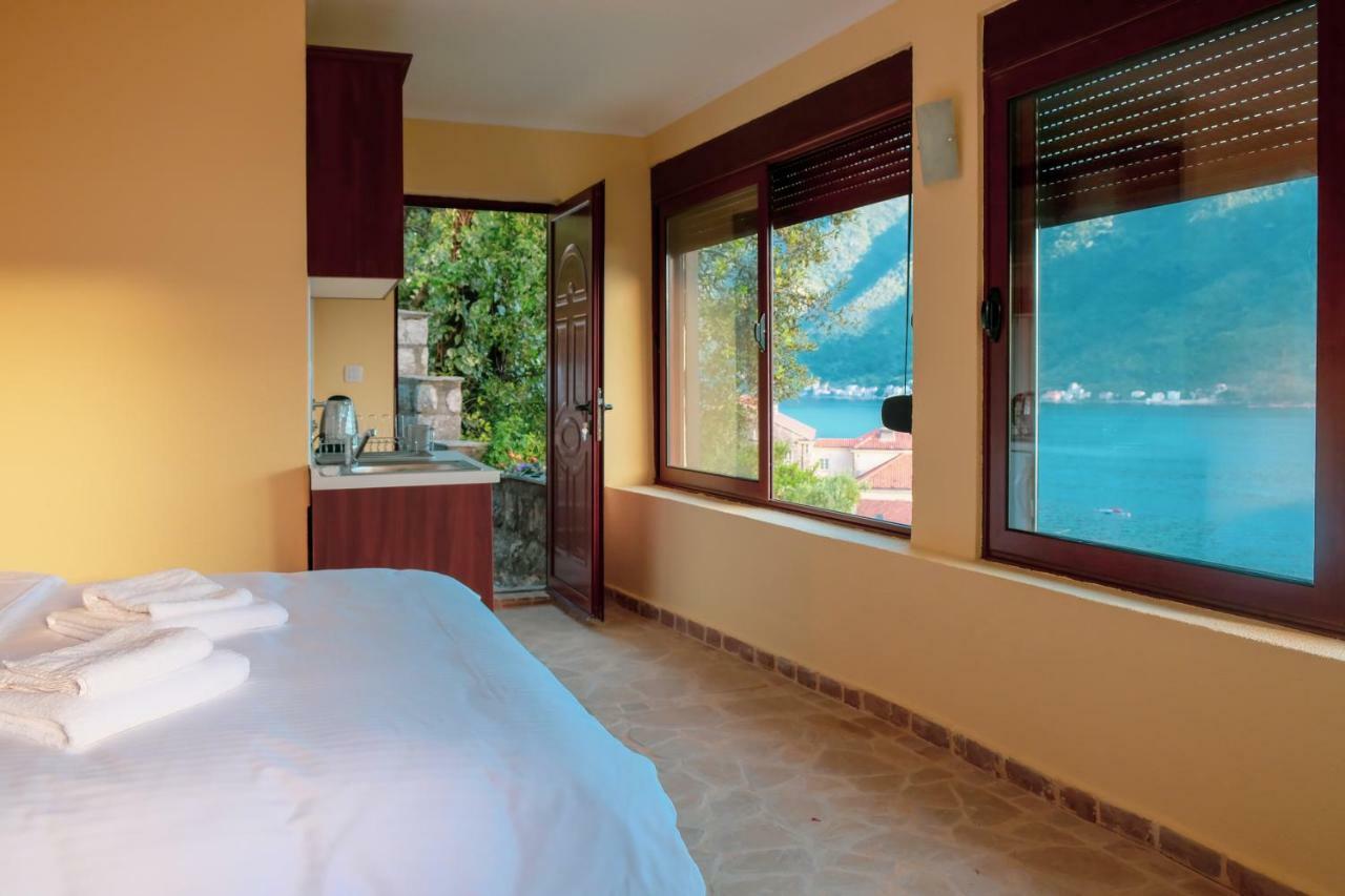 Villa & Apartments Perasto Luaran gambar